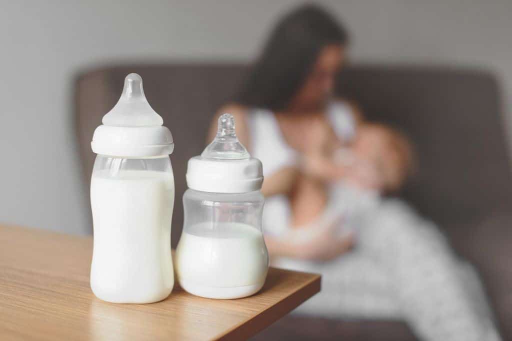 Zufüttern von Neugeborenen